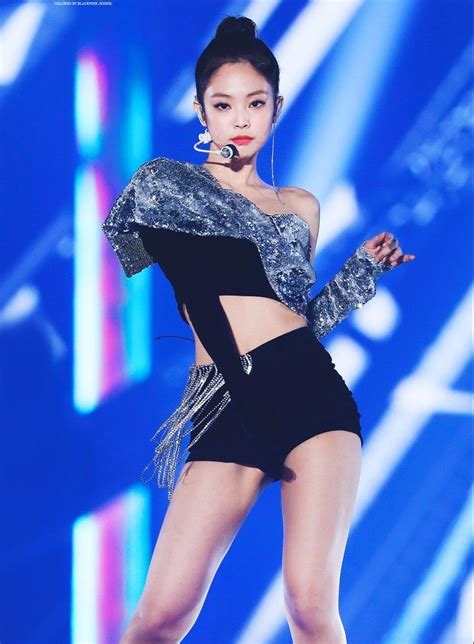 jennie iconic pics.